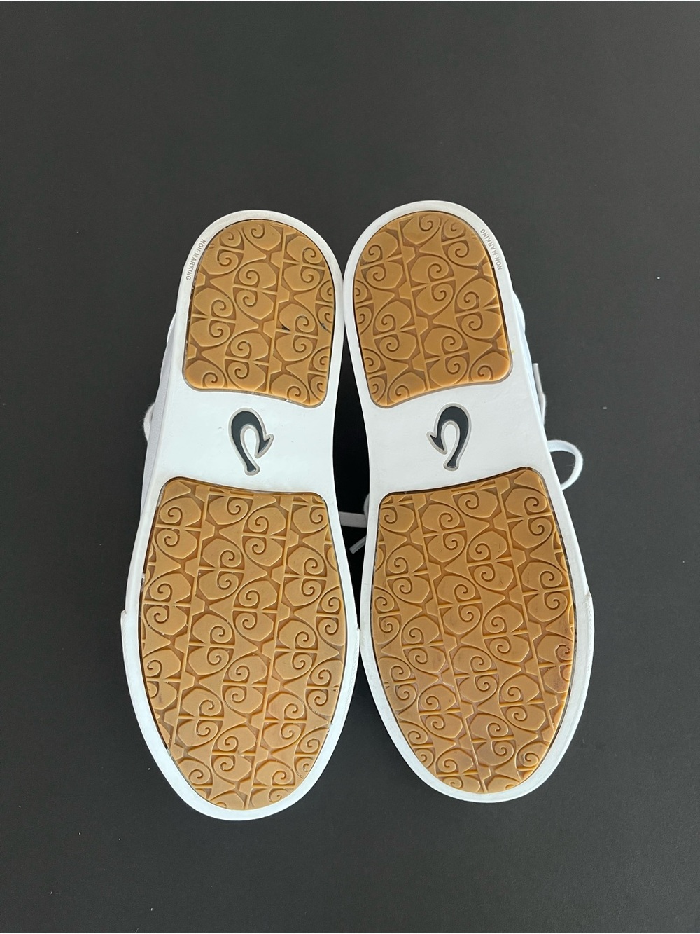 OluKai Pehuea Li ‘ILI Premium Island Inspired White Leather Sneakers Size 8 - Picture 10 of 12